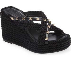 Valentino Garavani - crisscross rockstud wedges